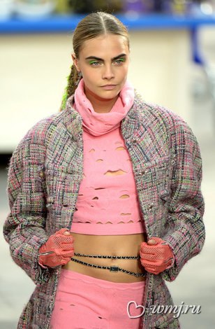 Дорогие подписчицы, а знаете ли вы, какой макияж в тренде этой осенью? 01 Дорогие подписчицы, а знаете ли вы, какой макияж в тренде этой осенью? 01