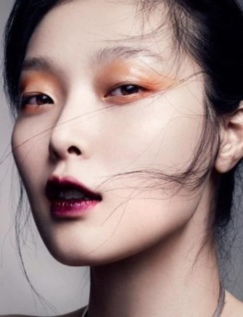 Размазанные губы.  В сезоне весна/лето 2017 г. макияж После Вчера получил официальное одобрение и не раз присутствовал на подиуме. 01