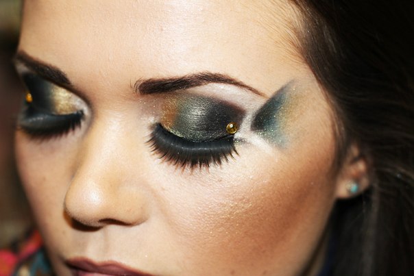 Приглашаю клиентов, а так же всех, кто интересуется, на урок по уходу за глазами и по макияжу глаз! 02