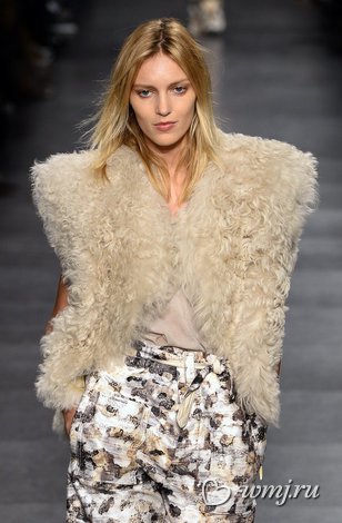 Дорогие подписчицы, а знаете ли вы, какой макияж в тренде этой осенью? 08 Дорогие подписчицы, а знаете ли вы, какой макияж в тренде этой осенью? 08