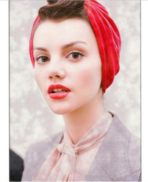 Шарфы, шарфики, платочки, меховые боа, модные тюрбанчики и косынки - всё это неотъемлемый атрибут осенней уличной моды. 07 Шарфы, шарфики, платочки, меховые боа, модные тюрбанчики и косынки - всё это неотъемлемый атрибут осенней уличной моды. 07