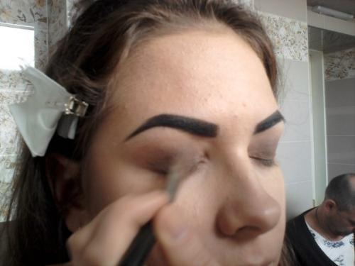 На прошлой неделе мы с Яной Власовой, талантливой стилистом - визажистом, провели встречу - тестирование и проработали два макияжа. 09