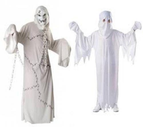  Человек одетый в одежду. Как сделать костюм привидения.