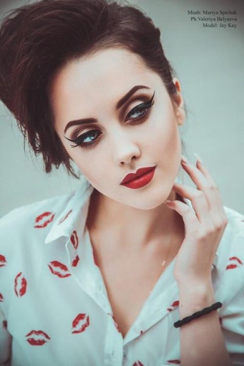 Милые девушки, идет набор в группы выходного дня на обучение, курс Профессиональный Визажист. 01