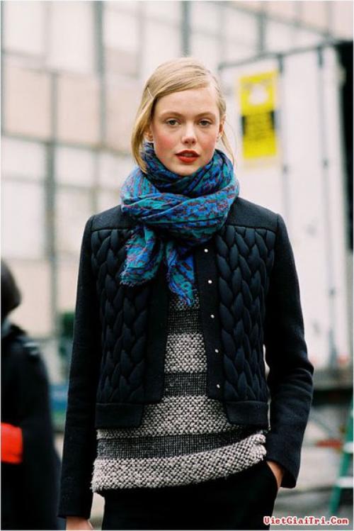 Шарфы, шарфики, платочки, меховые боа, модные тюрбанчики и косынки - всё это неотъемлемый атрибут осенней уличной моды. 01 Шарфы, шарфики, платочки, меховые боа, модные тюрбанчики и косынки - всё это неотъемлемый атрибут осенней уличной моды. 01