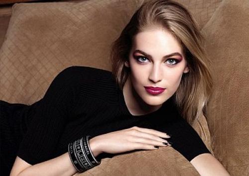 Красивый осенний макияж. Осенний макияж.
Осенняя пора - одна из наиболее мягких и чувственных.