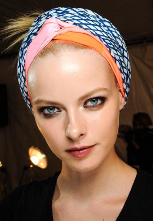 Шарфы, шарфики, платочки, меховые боа, модные тюрбанчики и косынки - всё это неотъемлемый атрибут осенней уличной моды. 08 Шарфы, шарфики, платочки, меховые боа, модные тюрбанчики и косынки - всё это неотъемлемый атрибут осенней уличной моды. 08