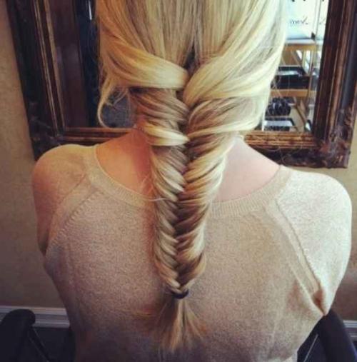 Рыбий хвост. Самая простая техника плетения косы - это рыбий хвост. 01