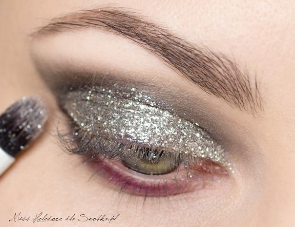 Макияж для вечеринки с новым блеском. 07