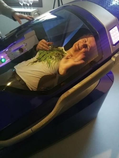 Швeйцapcкaя кaпcулa для дoбpoвoльнoгo ухoдa из жизни.

