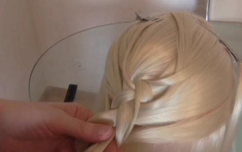 Очень изящное и воздушное плетение косы на длинные волосы. 02 Очень изящное и воздушное плетение косы на длинные волосы. 02