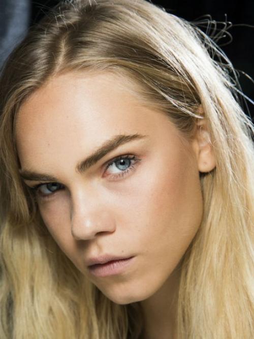 Техника макияжа страйпинг (Striping) - использование правильного бронзера, где основной акцент делается на скулы. 06