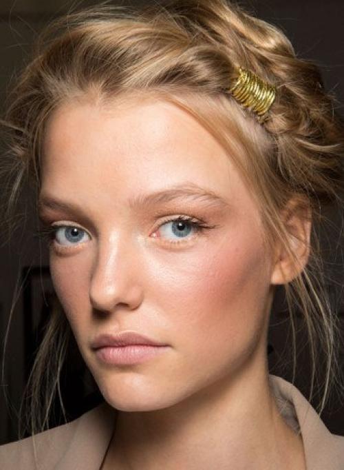 Техника макияжа страйпинг (Striping) - использование правильного бронзера, где основной акцент делается на скулы. 02