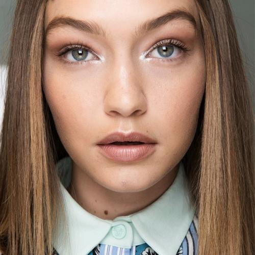 Техника макияжа страйпинг (Striping) - использование правильного бронзера, где основной акцент делается на скулы. 03