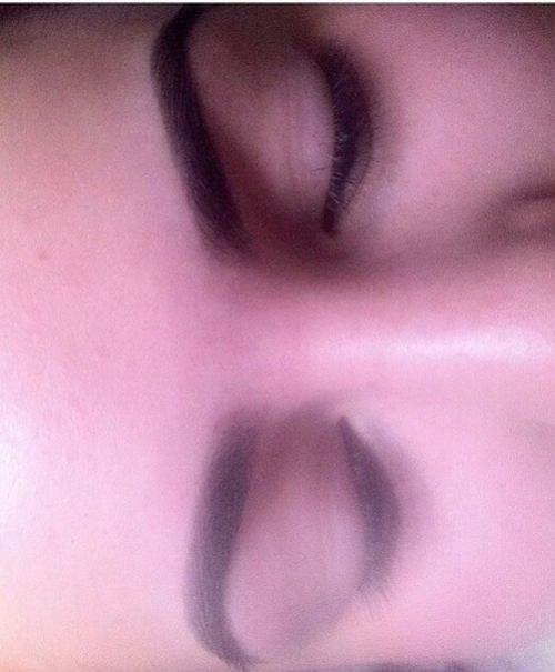 Снова в работе?  Создание образа начинается, прежде всего, с правильной формы бровей. 08