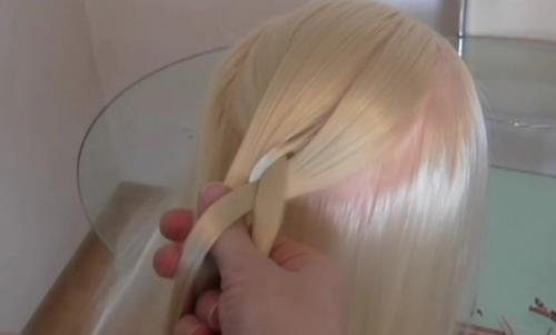 Очень изящное и воздушное плетение косы на длинные волосы. 01 Очень изящное и воздушное плетение косы на длинные волосы. 01