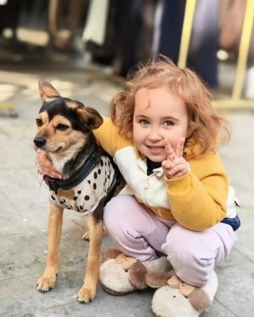 У китайской пары внезапно родилась девочка со светлыми волосами и голубыми глазами …. 01