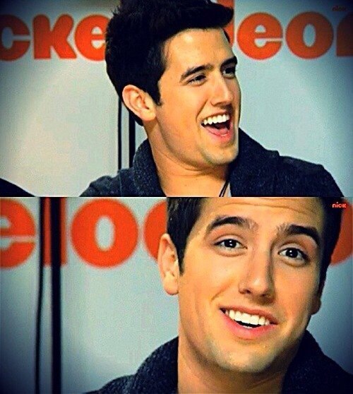 новый год. Было тихое спокойное утро, но как вдруг звонок в дверь. новый год. Было тихое спокойное утро, но как вдруг звонок в дверь.