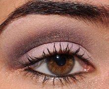 Вечерний макияж за 15 минут. Когда наступает вечер, мы обращаемся к более насыщенным оттенкам помад. 02