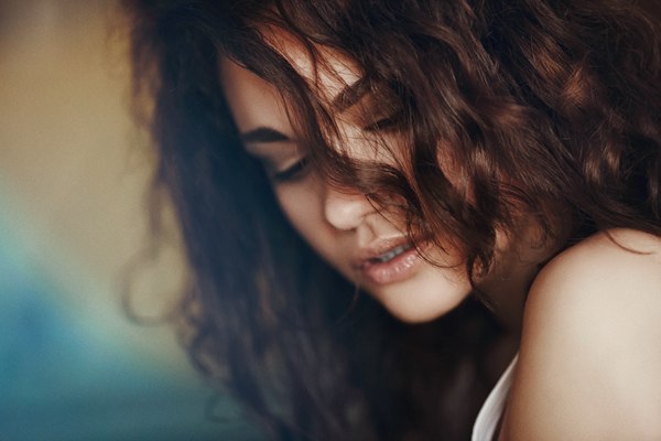 В моем новом районе гуляет ондна компания подростков 14-15 лет. В моем новом районе гуляет ондна компания подростков 14-15 лет.