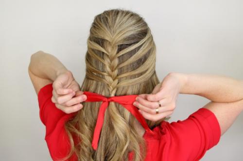 Милая прическа с начесом и косичкой на каждый день. 07 Милая прическа с начесом и косичкой на каждый день. 07