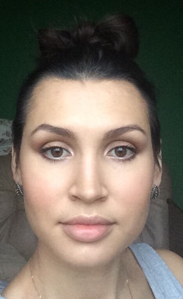 Итак, список - минимум или то, без чего любой девушке сложно сделать хороший макияж: 01