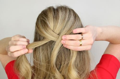 Милая прическа с начесом и косичкой на каждый день. 04 Милая прическа с начесом и косичкой на каждый день. 04