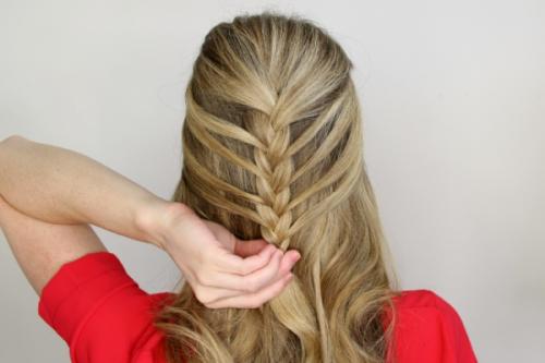 Милая прическа с начесом и косичкой на каждый день. 01 Милая прическа с начесом и косичкой на каждый день. 01