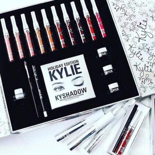 В наличии: Подарочный набор Kylie Holiday Edition - невероятная суперновинка! 01 В наличии: Подарочный набор Kylie Holiday Edition - невероятная суперновинка! 01