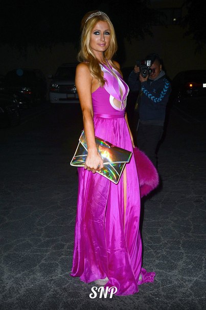 Сегодня ПерисХилтон ( ParisHilton) исполнилось 33 года, однако светская львица решила устроить предпраздничную вечеринку и пригласила в субботу своих гостей в клуб GreystoneManorSupperclub в Западном Голливуде. 01