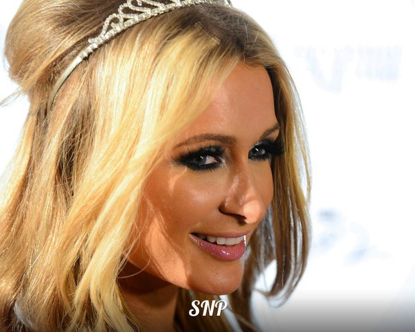 Сегодня ПерисХилтон ( ParisHilton) исполнилось 33 года, однако светская львица решила устроить предпраздничную вечеринку и пригласила в субботу своих гостей в клуб GreystoneManorSupperclub в Западном Голливуде. 09