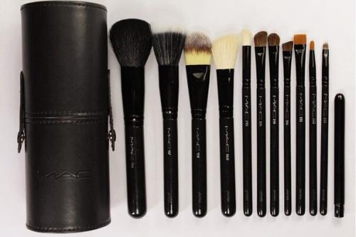 MAC кисти для макияжа глаз. Профессиональный набор кистей MAC в 12 штук тубусе Mac Cosmetics?
