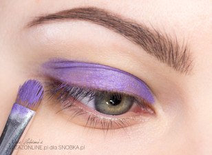 1. под брови нанесите белые тени, тщательно растушуйте. 01 1. под брови нанесите белые тени, тщательно растушуйте. 01