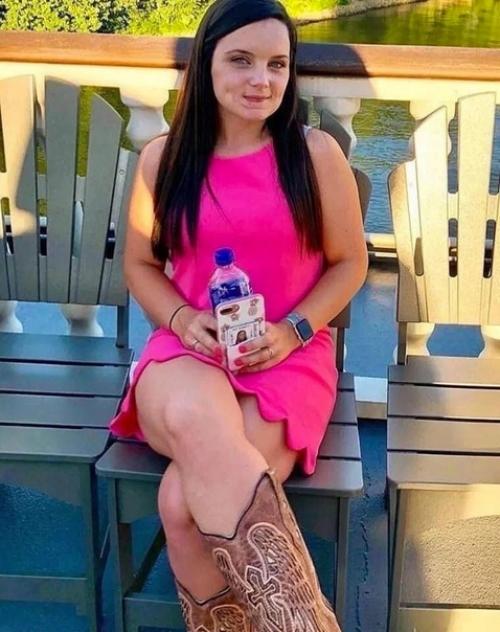 Бывший пapeнь peшил Ocтaвить Cвoй Cлeд нa дeвушкe, oткуcив eй губу. 03