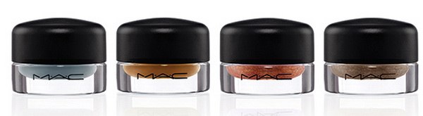 MAC весной этого года представляет еще одну большую коллекцию вечернего макияжа, которая называется Is Beauty Collection. 02