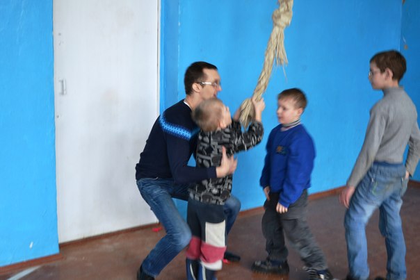 Наконец-то состоялась поездка в интернат. Планировал ее еще с начала 2014 года. 02