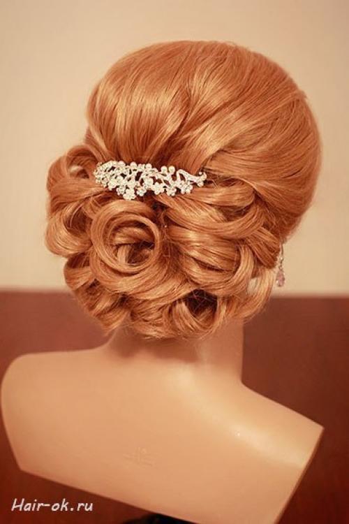 Свадебная прическа с маленькой диадемой. 07