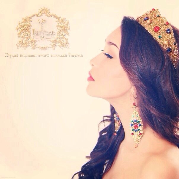 Представьте себе этот чудесный день, когда Вы просыпаетесь, завтракаете, собираетесь на работу, минуя длительный процесс наведения утреннего макияжа. 01