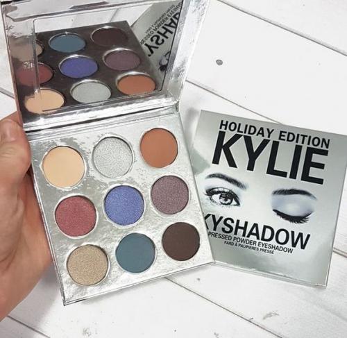 В наличии!  Палитра теней Kylie Kyshadow Holiday Edition? 01