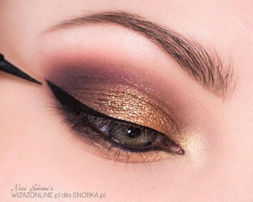 Все известные марки косметики имеют в своих коллекциях не только пудры и тени, но даже и крема, мерцающие металлическим золотистым цветом. 07 Все известные марки косметики имеют в своих коллекциях не только пудры и тени, но даже и крема, мерцающие металлическим золотистым цветом. 07