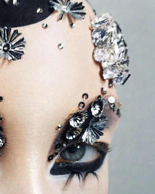 MUA: @Timothyhungcom. Model: @Jeanaturner. 02