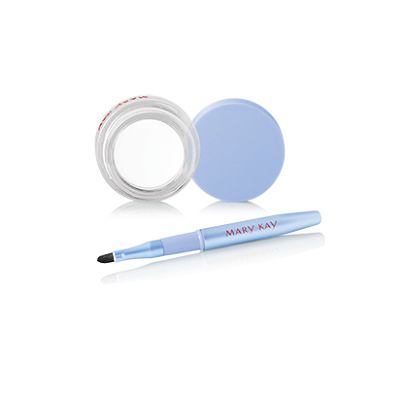 Хит сезона – выразительный женственный макияж с подведенными черной и белой подводкой глазами и роскошными ресницами, как на фотографиях знаменитых актрис. 01