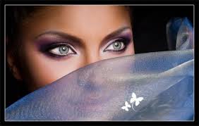 Каждая женщина знает, что основу любого образа создает грамотно сделанный макияж. 01