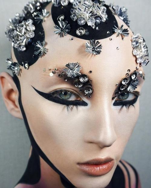 MUA: @Timothyhungcom. Model: @Jeanaturner. 01