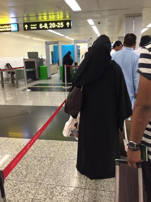 Вышли из зоны ожидания бизнес класса в половину 4 утра, пошли на посадку на свой самолёт. 02 Вышли из зоны ожидания бизнес класса в половину 4 утра, пошли на посадку на свой самолёт. 02