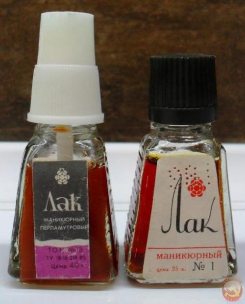 Старый альбом.  Макияж по-советски, или что лежало у нас в косметичках. 01