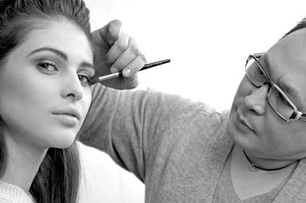 Приглашаем на Экспресс-Курс макияжа со знаменитым художником по make up, официальным представителем Laura Mercier в России Олегом ТОЮ. 07