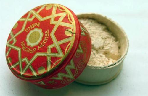 Старый альбом.  Макияж по-советски, или что лежало у нас в косметичках. 02