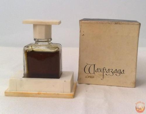 Старый альбом.  Макияж по-советски, или что лежало у нас в косметичках. 03