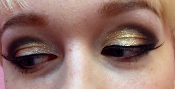 Вечерний макияж сделает вас ярче и подчеркнет глубину ваших дивных глаз. 04